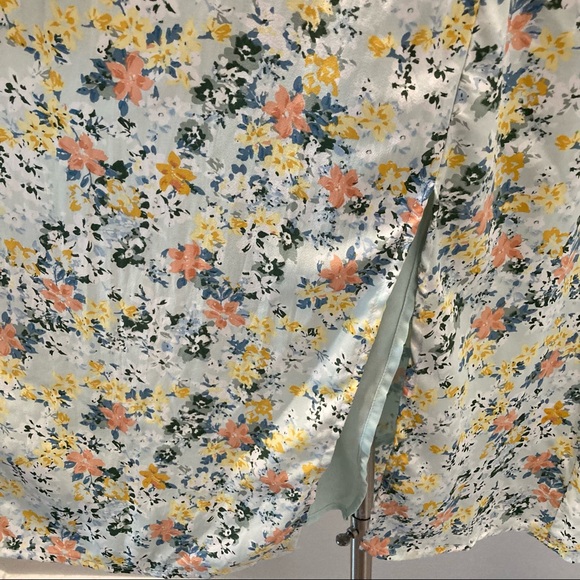 ASTR Cinched Bust Floral Print Dress Size L - Picture 8 of 10